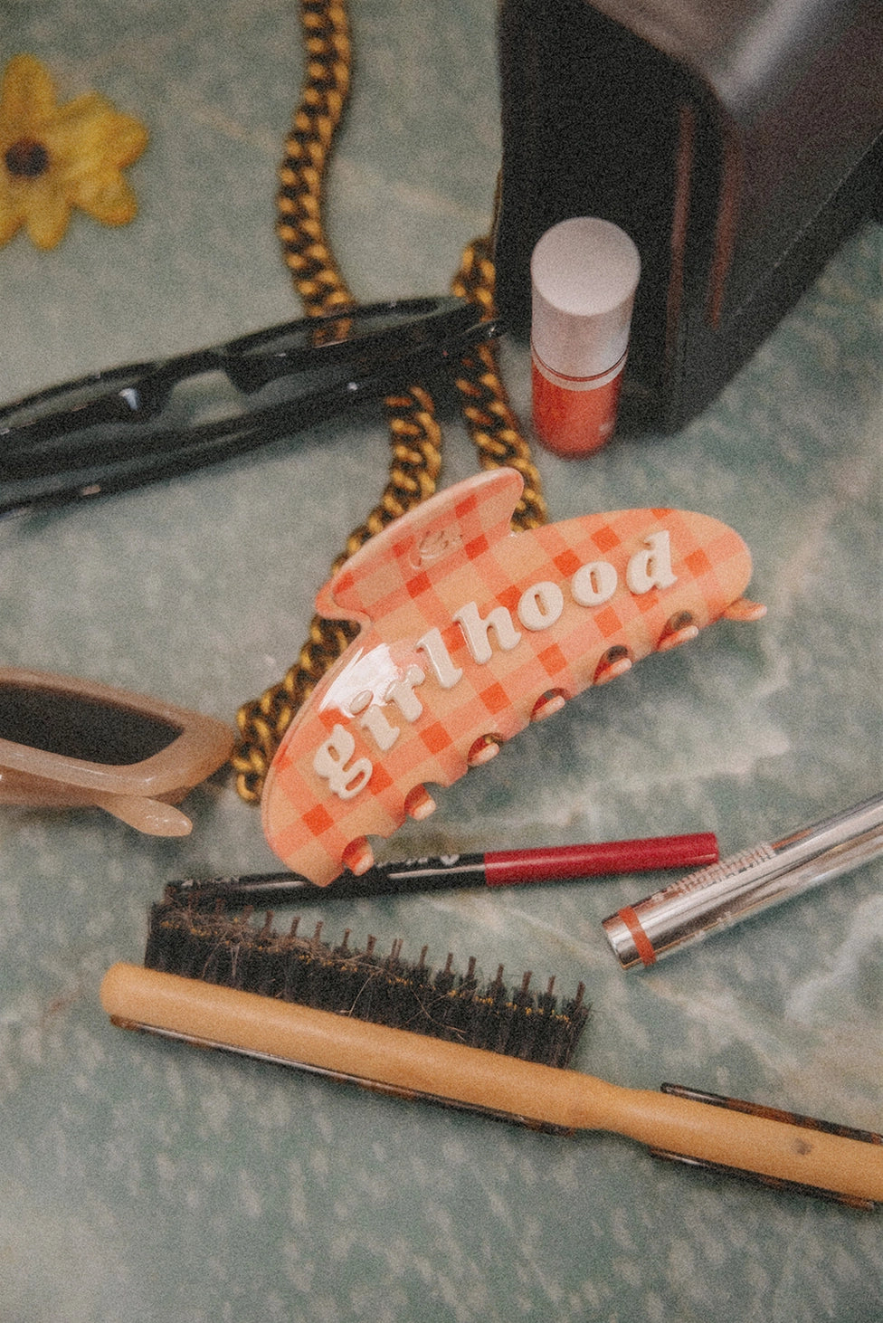 GIRLHOOD OVERSIZED CLAWS | KAXI