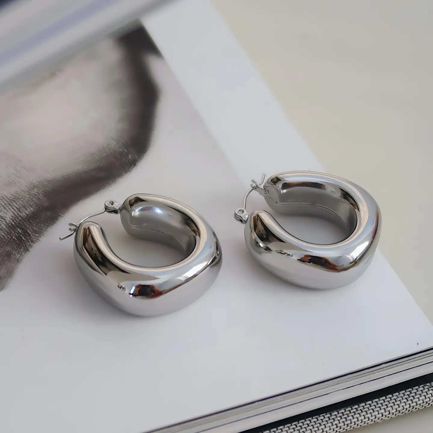 Hunter Classic U Hoop Earrings | 18K Gold Non-Tarnish