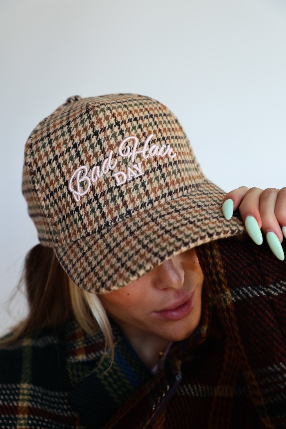 BAD HAIR DAY TWEED HOUNDSTOOTH TRUCKER HAT - Poppy & Vine