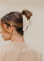 BEIGE MOM OVERSIZED CLAW - Poppy & Vine