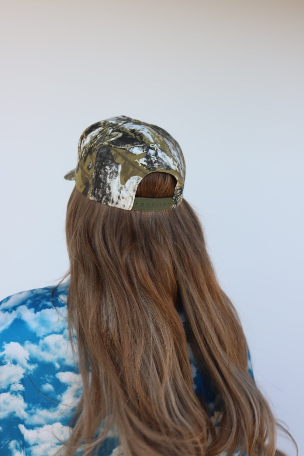 CAMO BOW TRUCKER HAT - Poppy & Vine