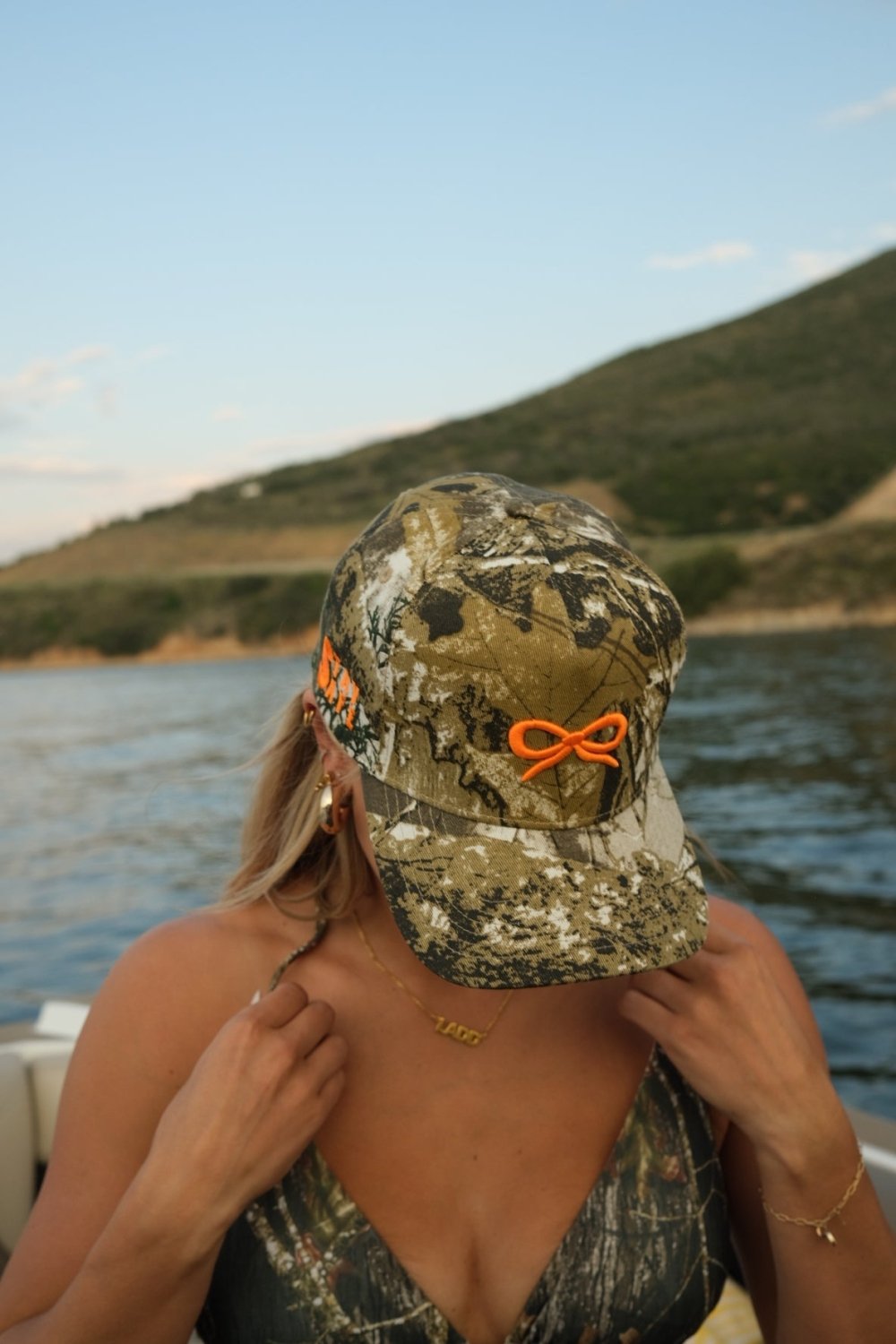CAMO BOW TRUCKER HAT - Poppy & Vine