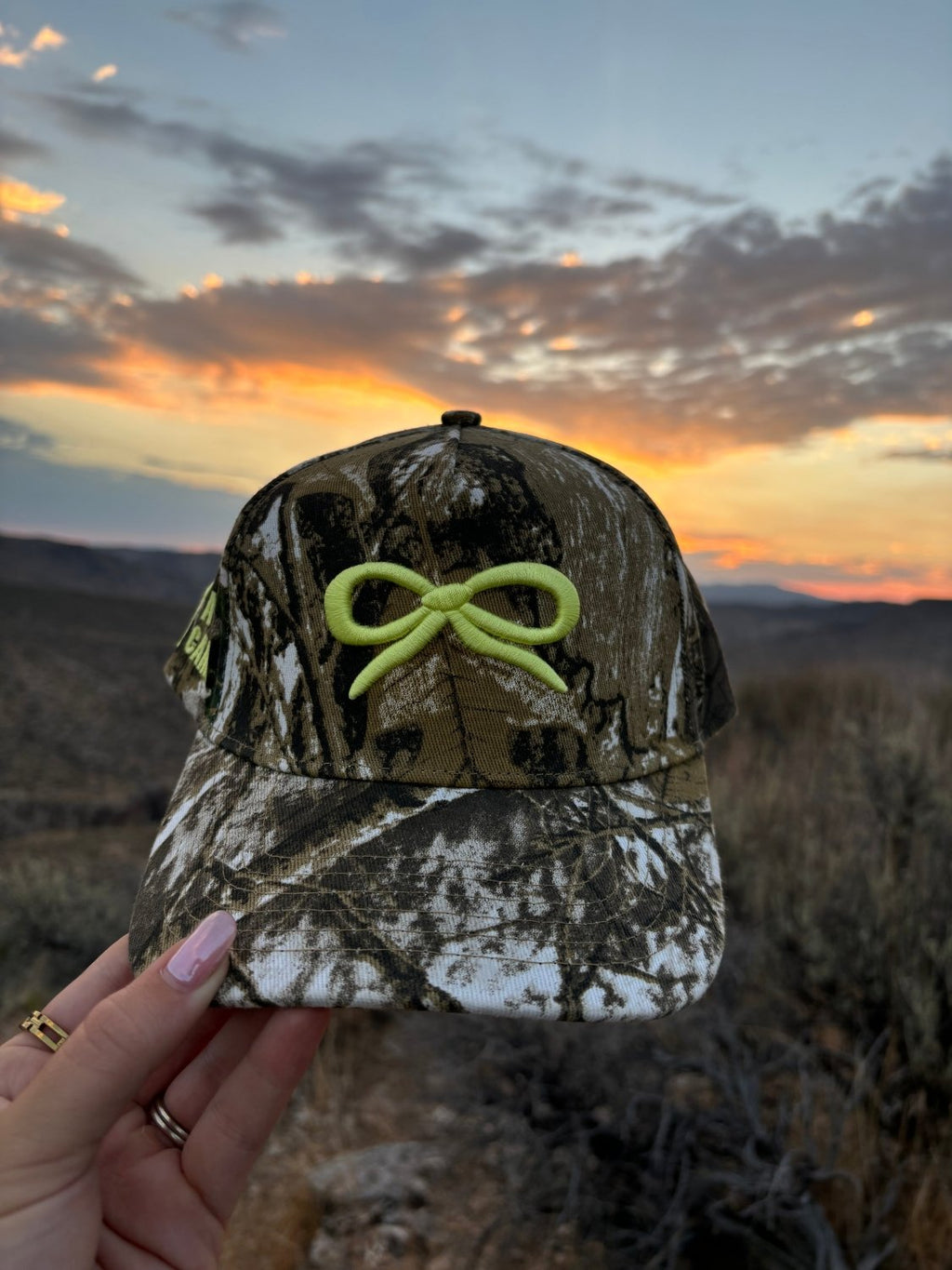 CAMO BOW TRUCKER HAT - Poppy & Vine