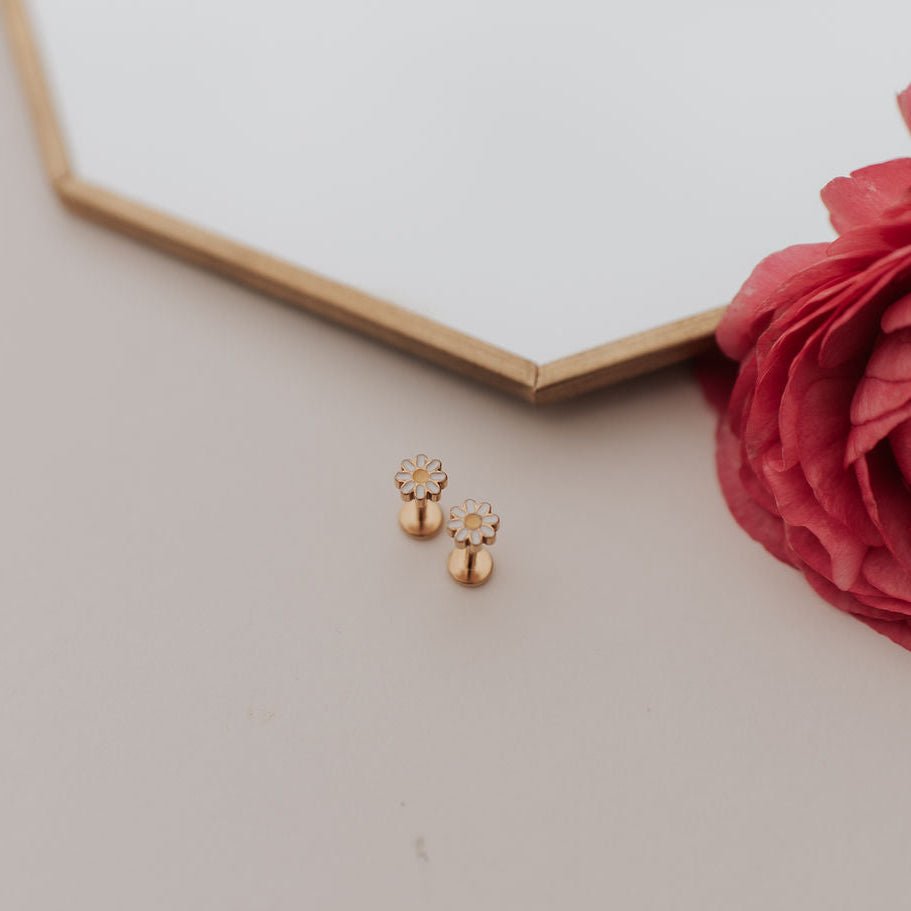 Carolina Daisy Flat Back Studs - Poppy & Vine