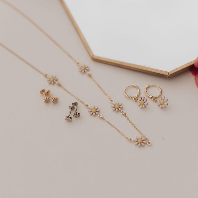 Carolina Daisy Flat Back Studs - Poppy & Vine