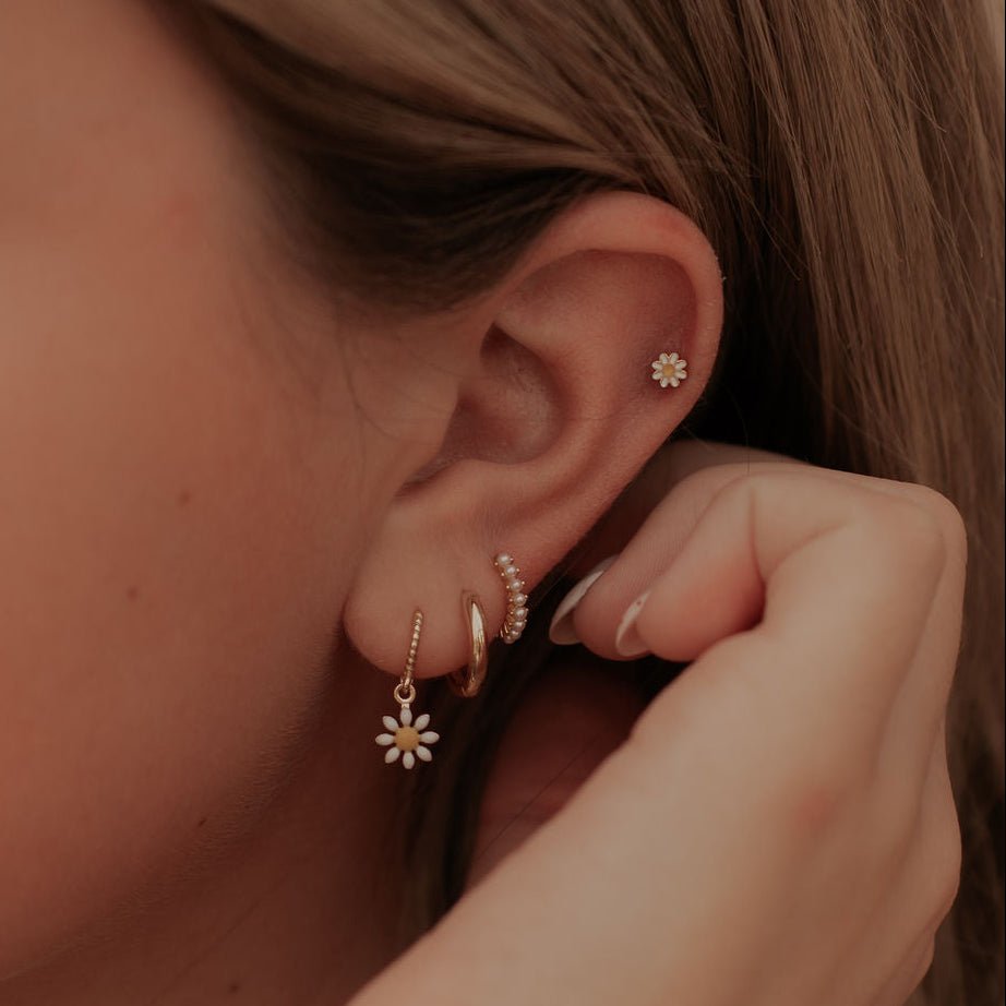 Carolina Daisy Flat Back Studs - Poppy & Vine
