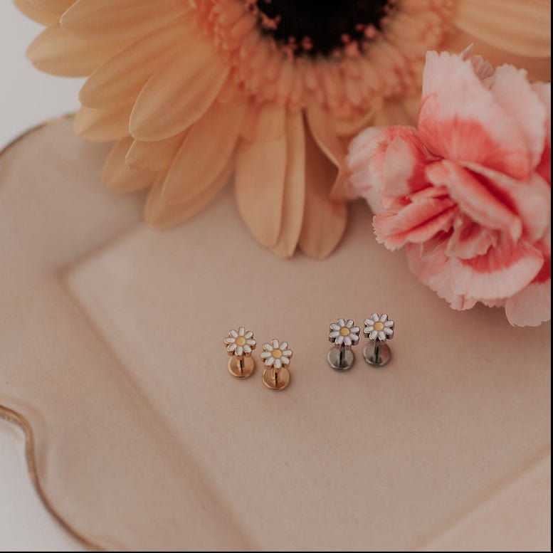 Carolina Daisy Flat Back Studs - Poppy & Vine