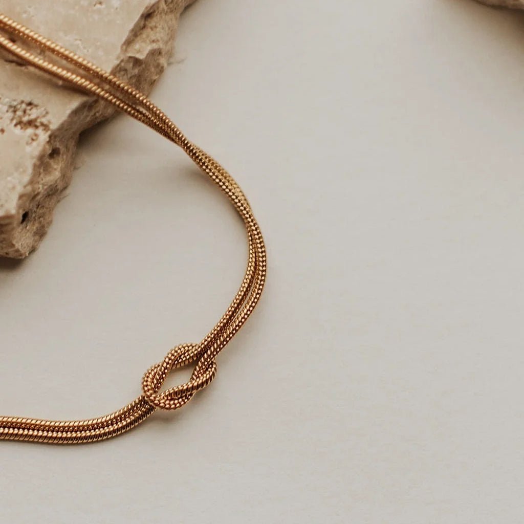 Evelyn Infinity Knot Bracelet - Poppy & Vine