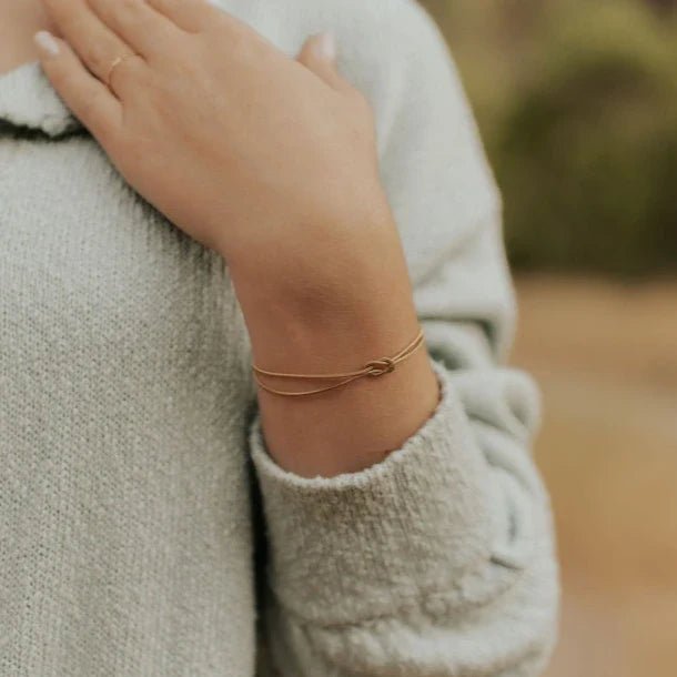 Evelyn Infinity Knot Bracelet - Poppy & Vine