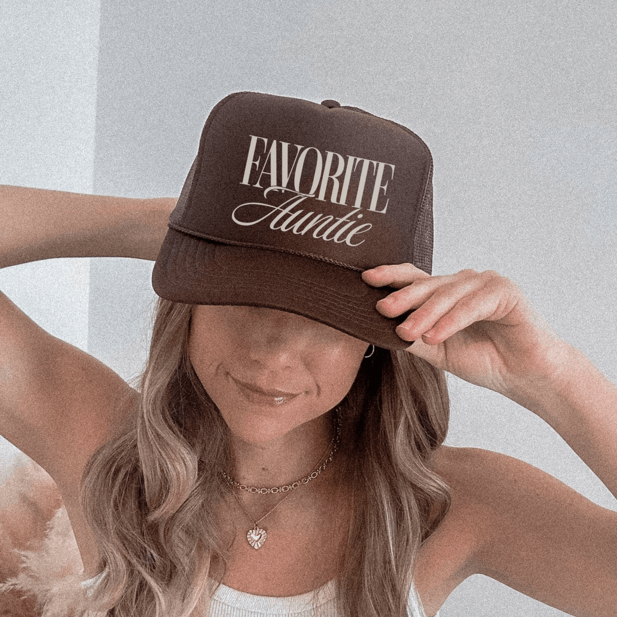 Favorite Auntie Trucker Hat – Trendy Gift for Aunts - Poppy & Vine