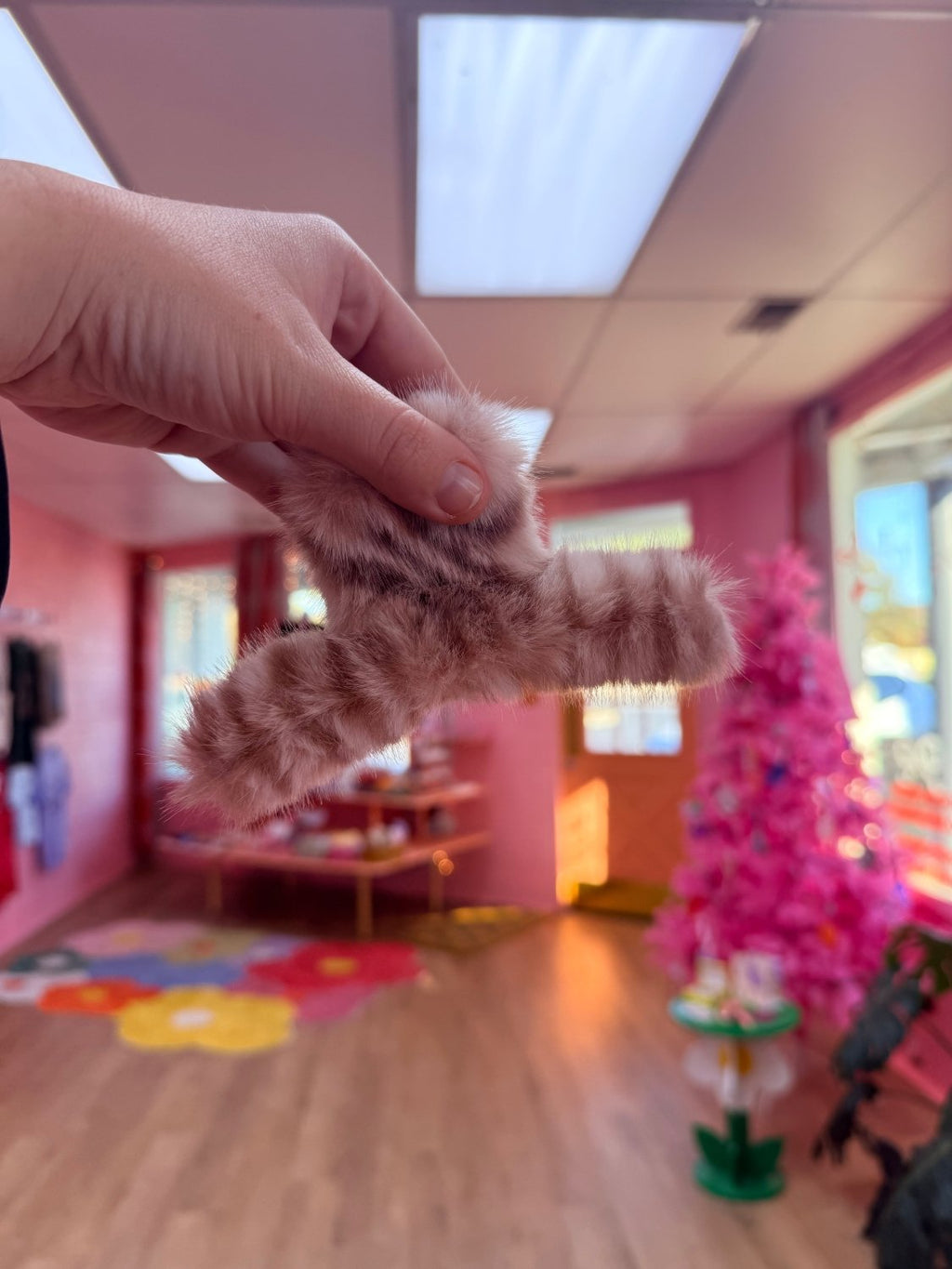 Fuzzy Striped Claw Clip - Poppy & Vine