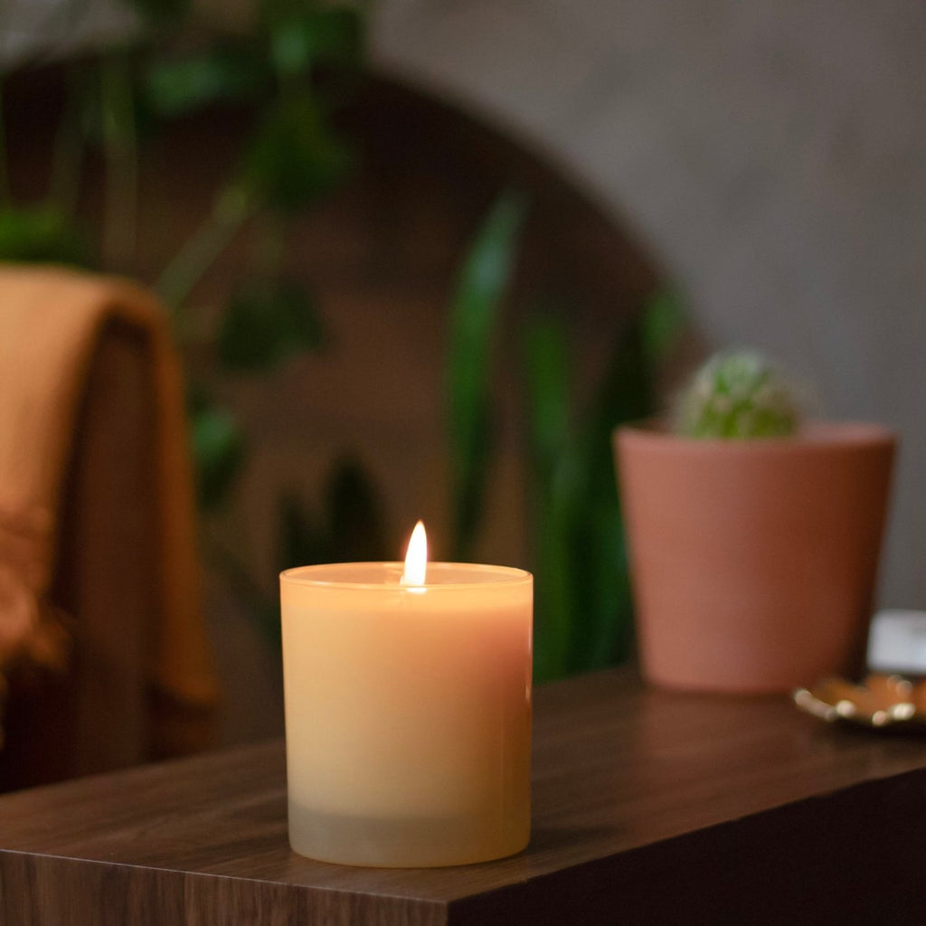 Golden 9 oz. Hue Candle (Amber + Honeysuckle) - Poppy & Vine