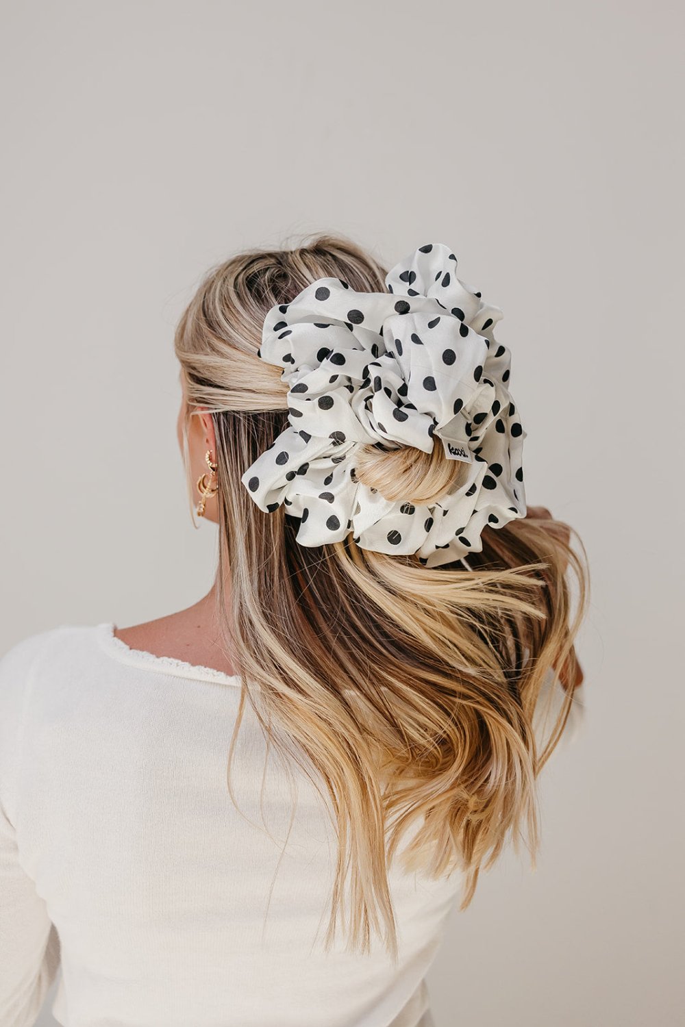 JUMBO SLEEP SILK/SATIN SCRUNCHIES - Poppy & Vine