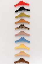 KAXI SCALLOPED MIDI HOLD EVERYTHING CLAW - Poppy & Vine