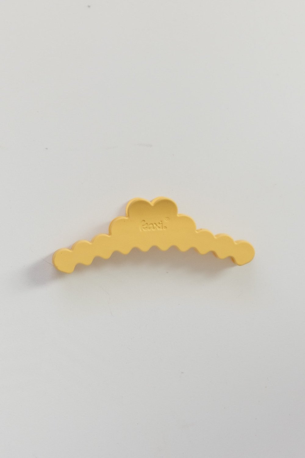 KAXI SCALLOPED MIDI HOLD EVERYTHING CLAW - Poppy & Vine