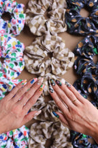 KAXI TOWEL SCRUNCHIE - Poppy & Vine