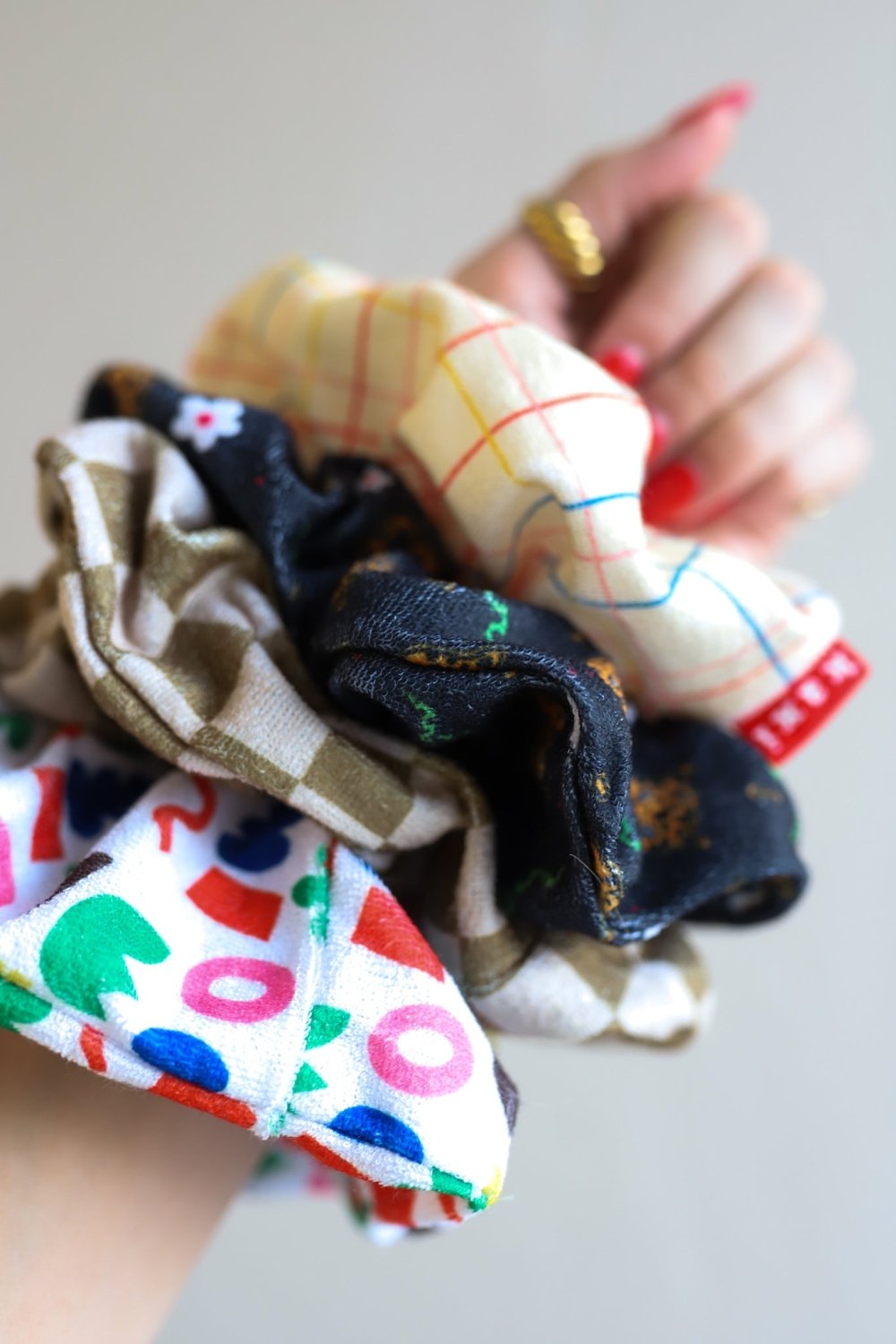 KAXI TOWEL SCRUNCHIE - Poppy & Vine