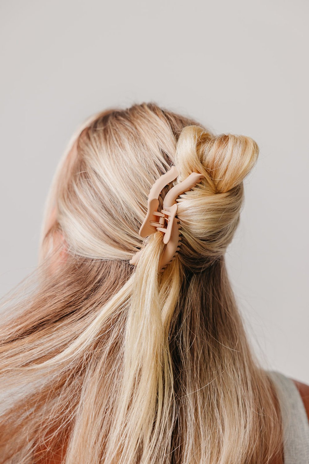 KAXI WAVY MIDI HOLD EVERYTHING CLAW - Poppy & Vine