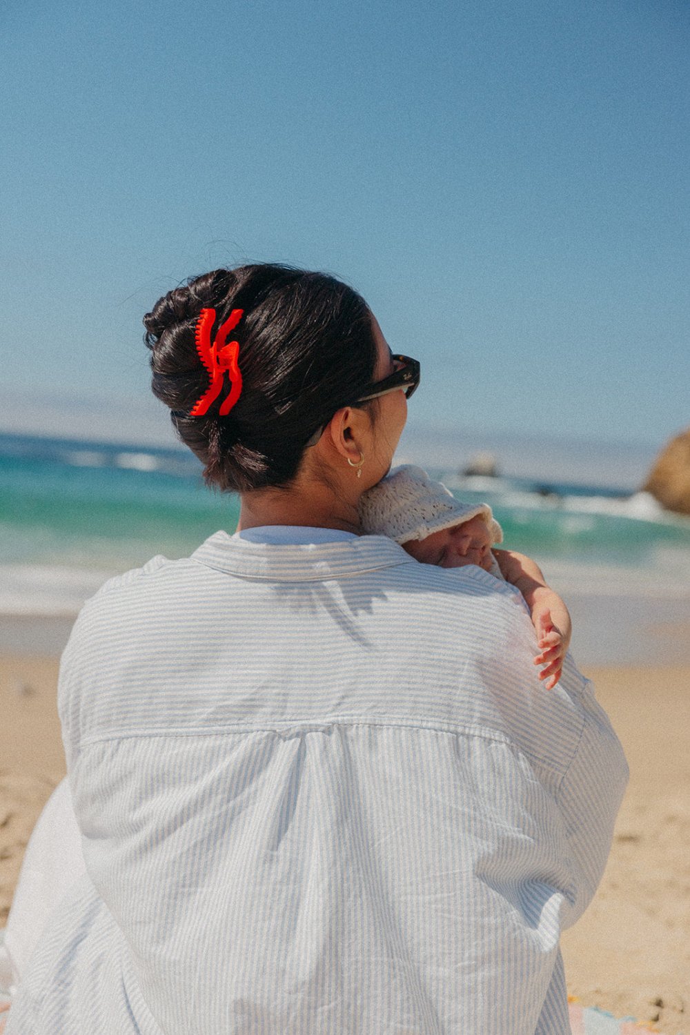KAXI WAVY MIDI HOLD EVERYTHING CLAW - Poppy & Vine