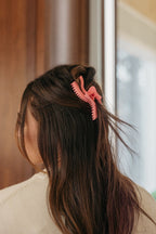 KAXI WAVY MIDI HOLD EVERYTHING CLAW - Poppy & Vine