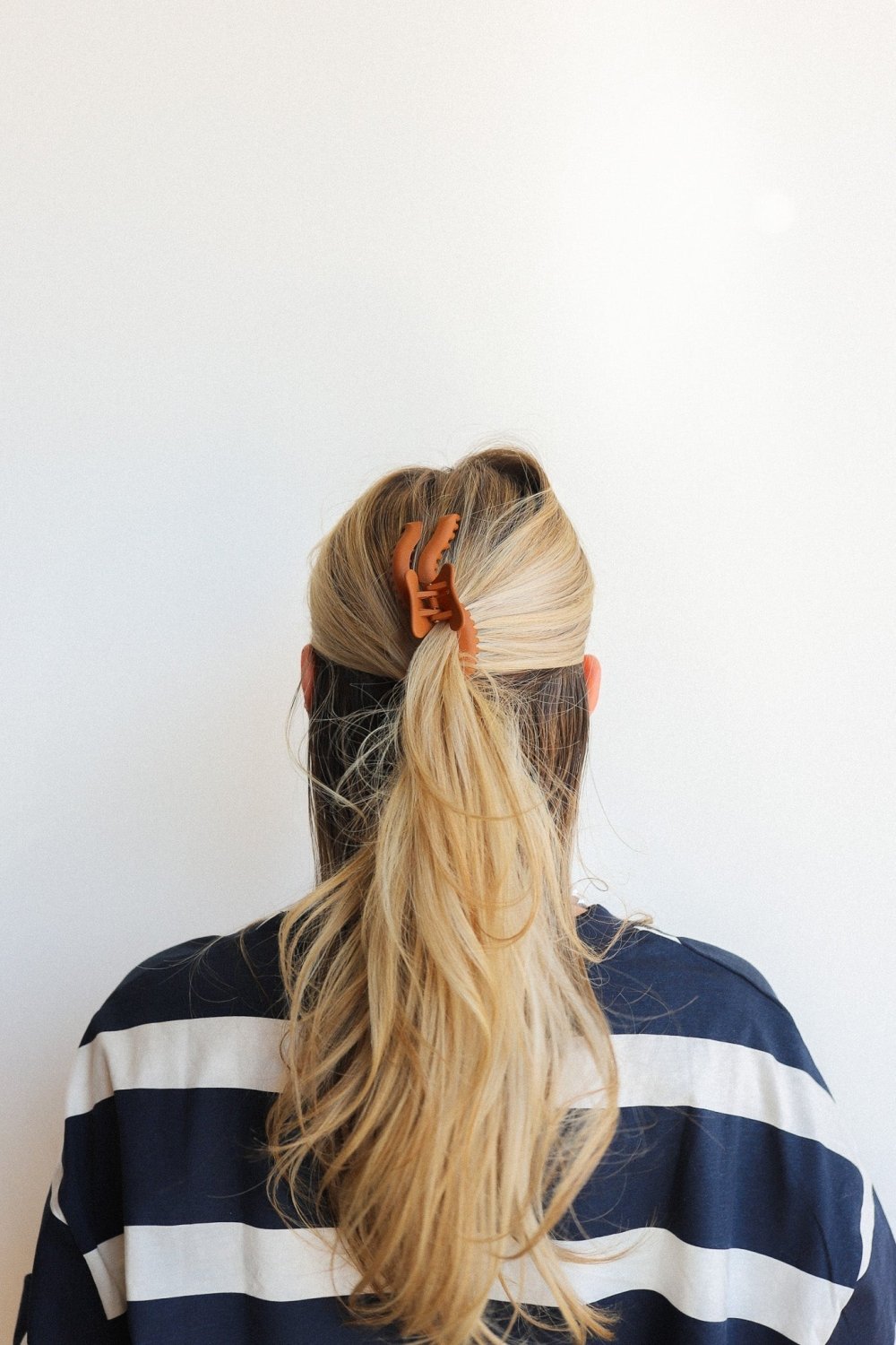 KAXI WAVY MIDI HOLD EVERYTHING CLAW - Poppy & Vine