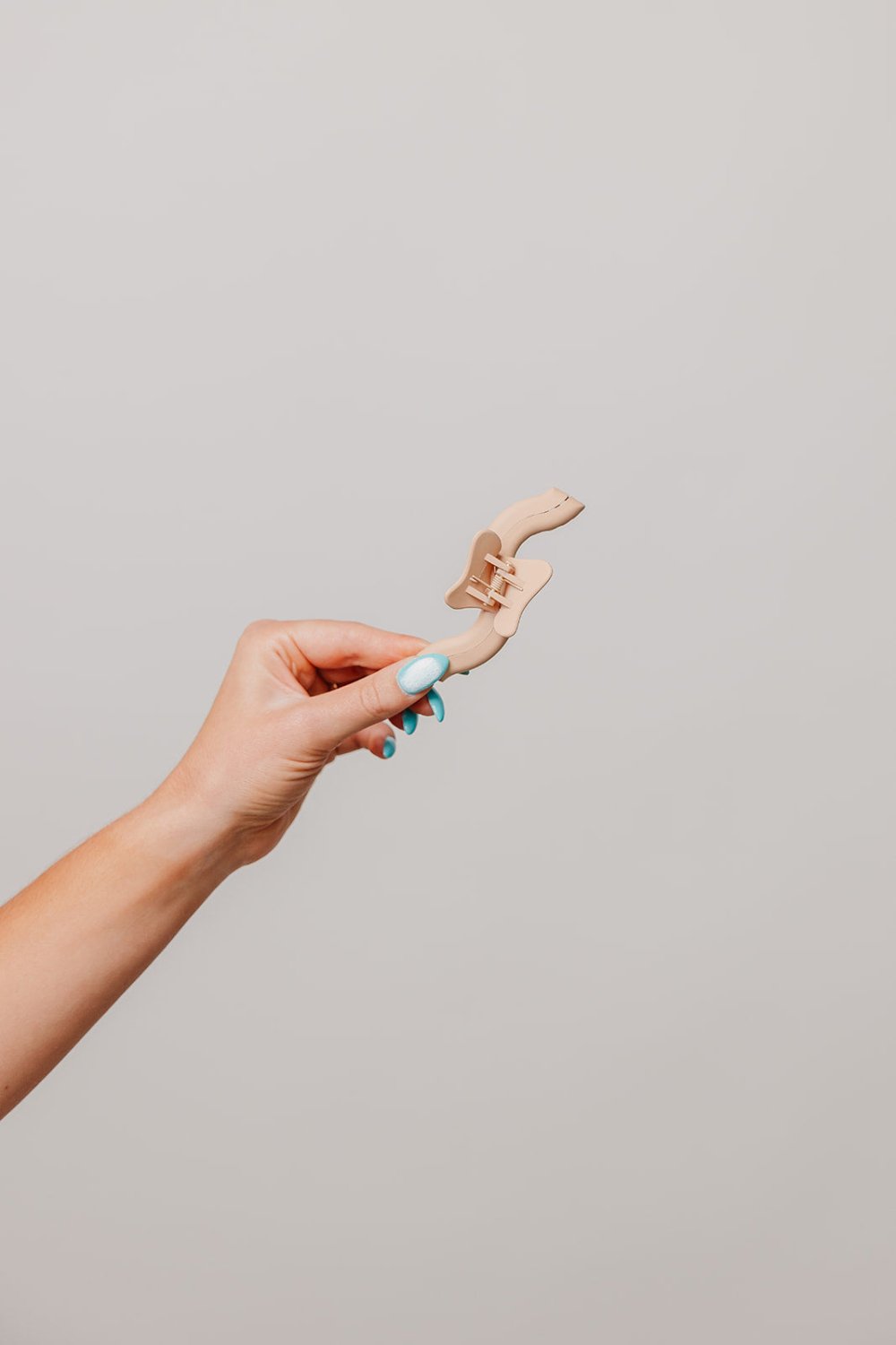 KAXI WAVY MIDI HOLD EVERYTHING CLAW - Poppy & Vine