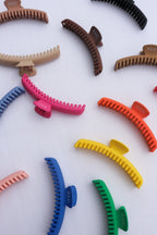 MATTE MIDI HOLD EVERYTHING CLAW - Poppy & Vine