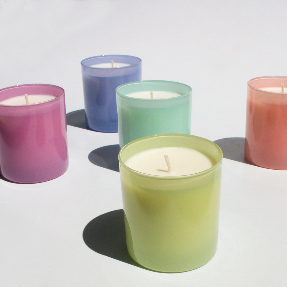 Midnight 9 oz. Hue Candle (Black Iris) - Poppy & Vine