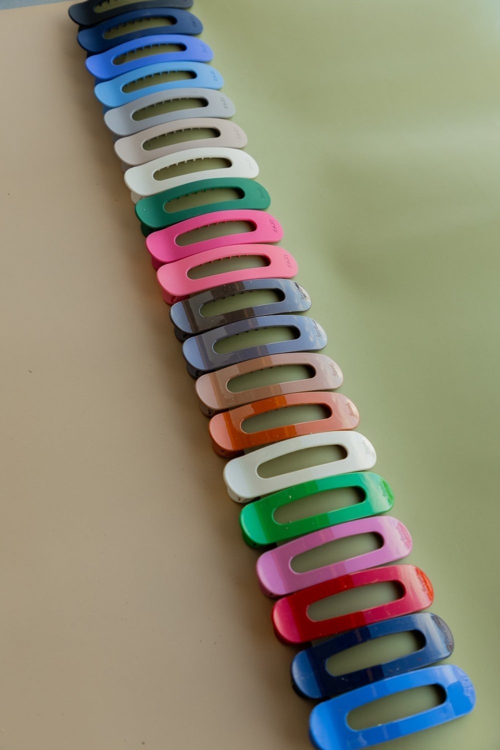 OVERSIZED LAY DOWN CLAW - Poppy & Vine