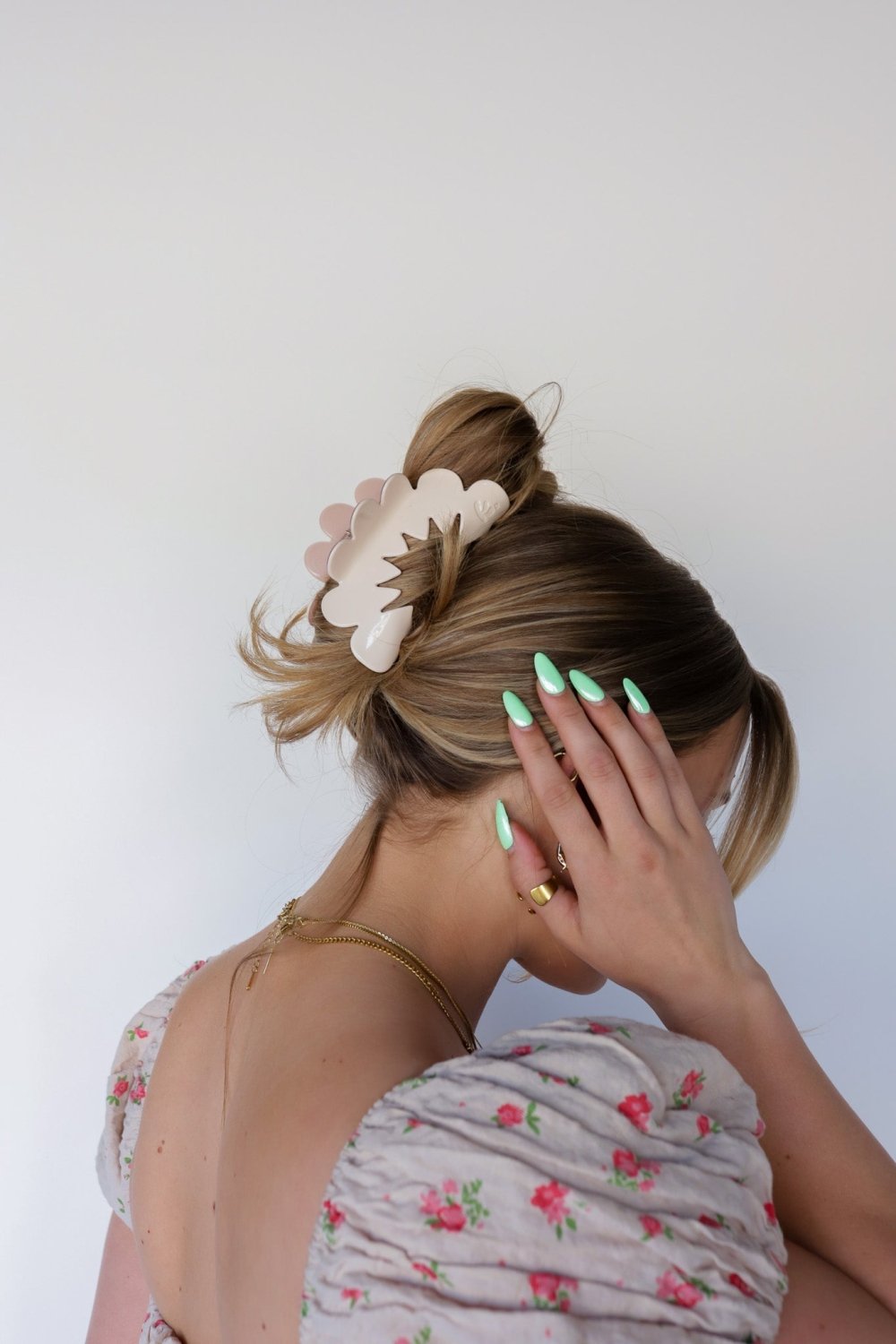 PINKY PETAL ARCH CLAW - Poppy & Vine