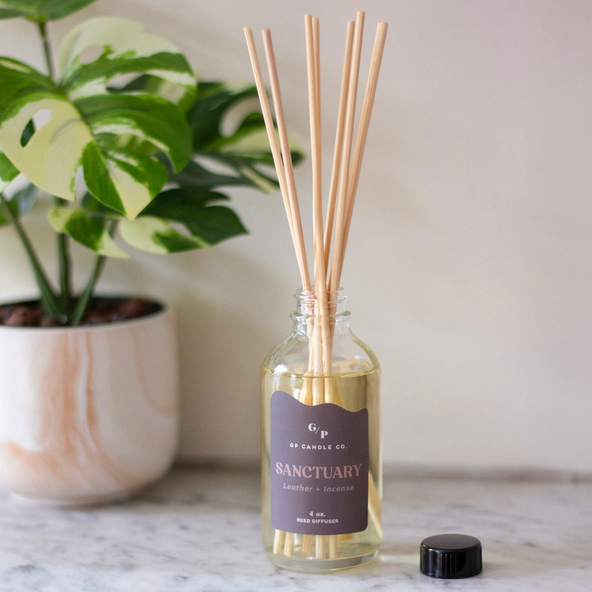 Sanctuary 4 oz. Hue Reed Diffuser (Leather + Incense) - Poppy & Vine