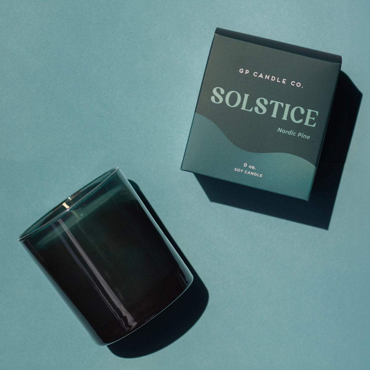 Solstice 9 oz. Hue Candle (Nordic Pine) - Poppy & Vine