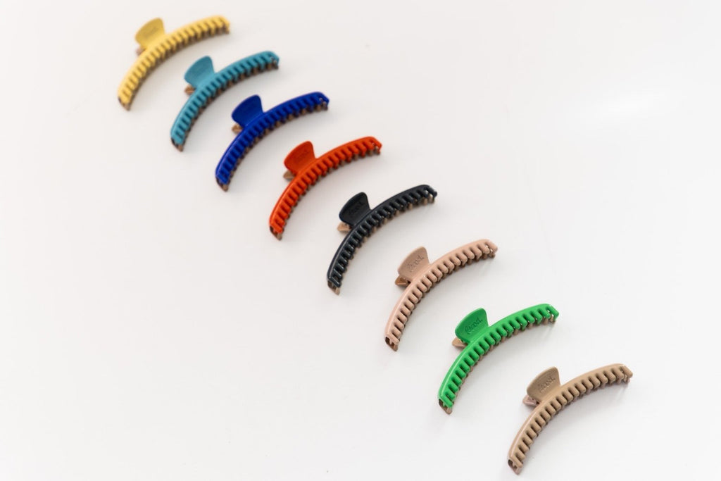 TWO-TONED SHINY MIDI HOLD EVERYTHING CLAW - Poppy & Vine