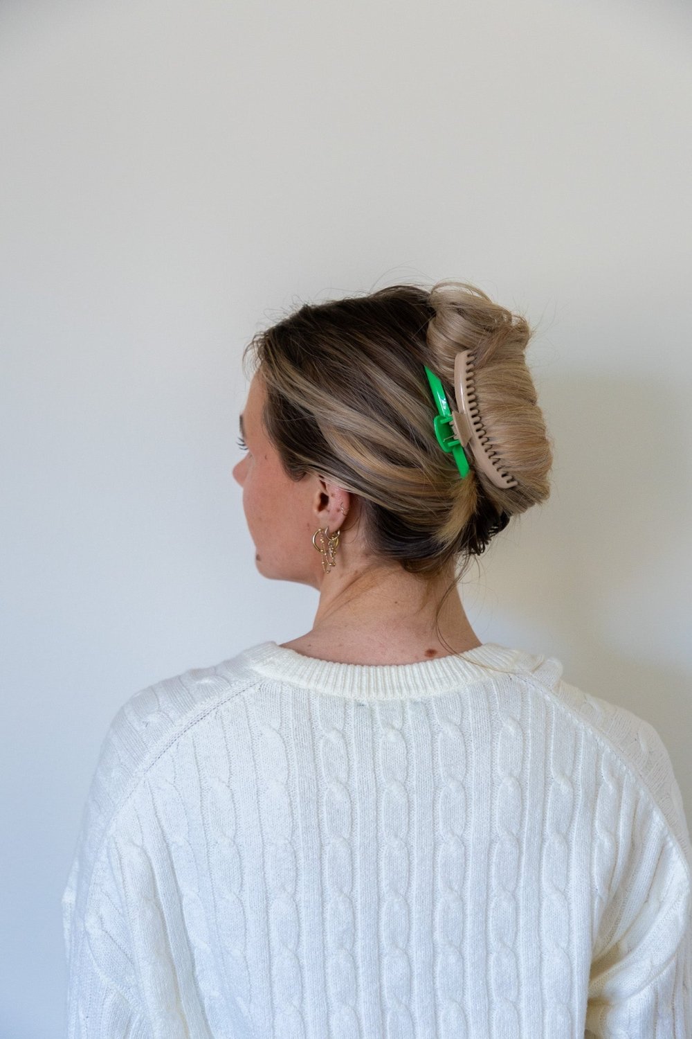 TWO-TONED SHINY MIDI HOLD EVERYTHING CLAW - Poppy & Vine