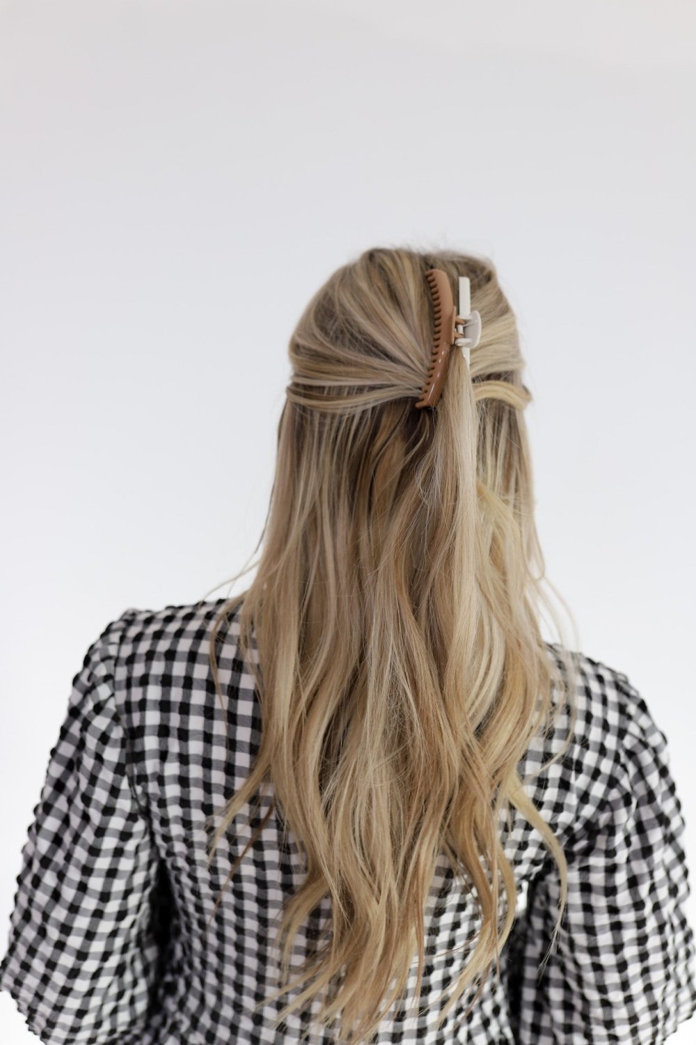 TWO-TONED SHINY MIDI HOLD EVERYTHING CLAW - Poppy & Vine