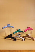 TWO-TONED SHINY MIDI HOLD EVERYTHING CLAW - Poppy & Vine