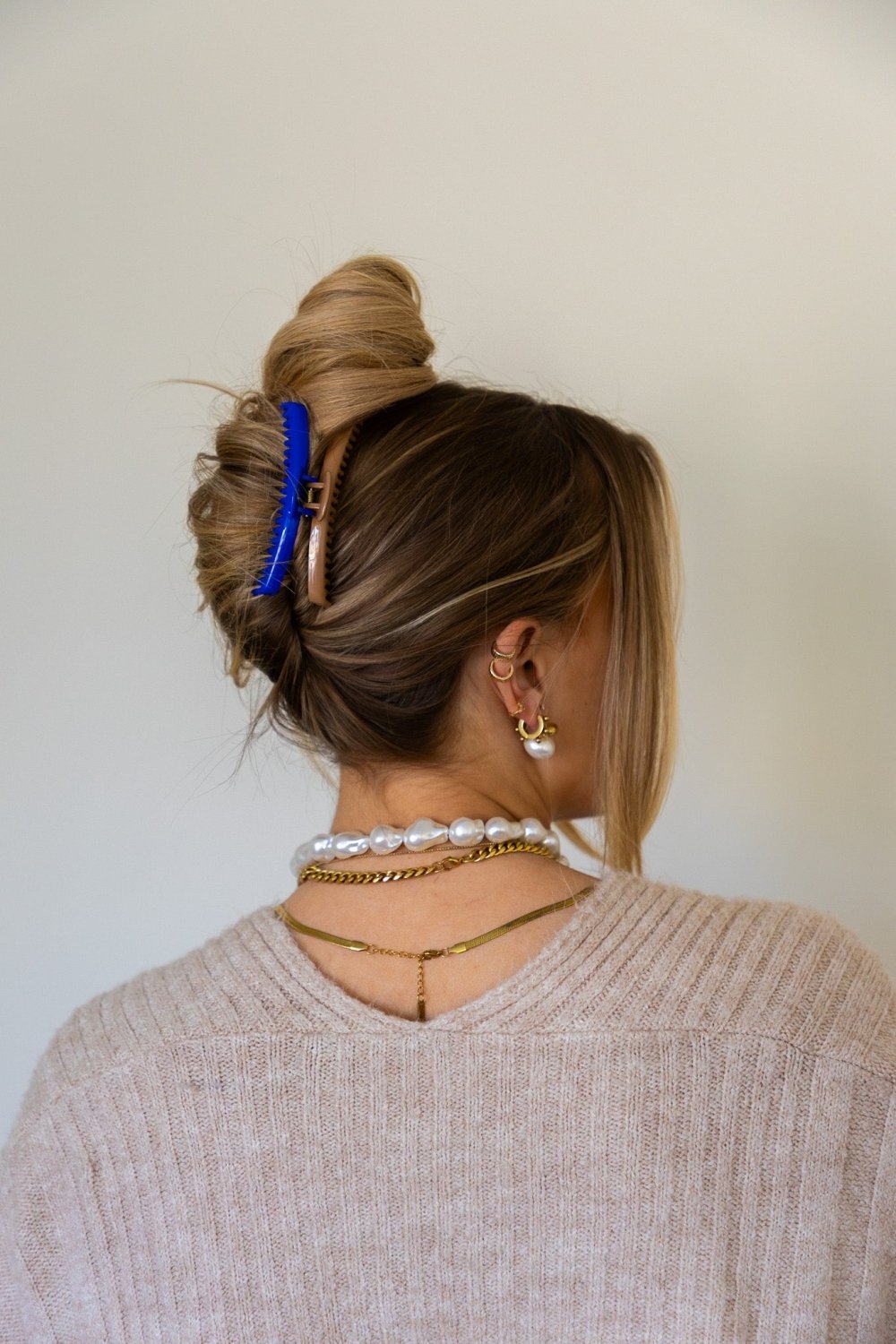 TWO-TONED SHINY MIDI HOLD EVERYTHING CLAW - Poppy & Vine