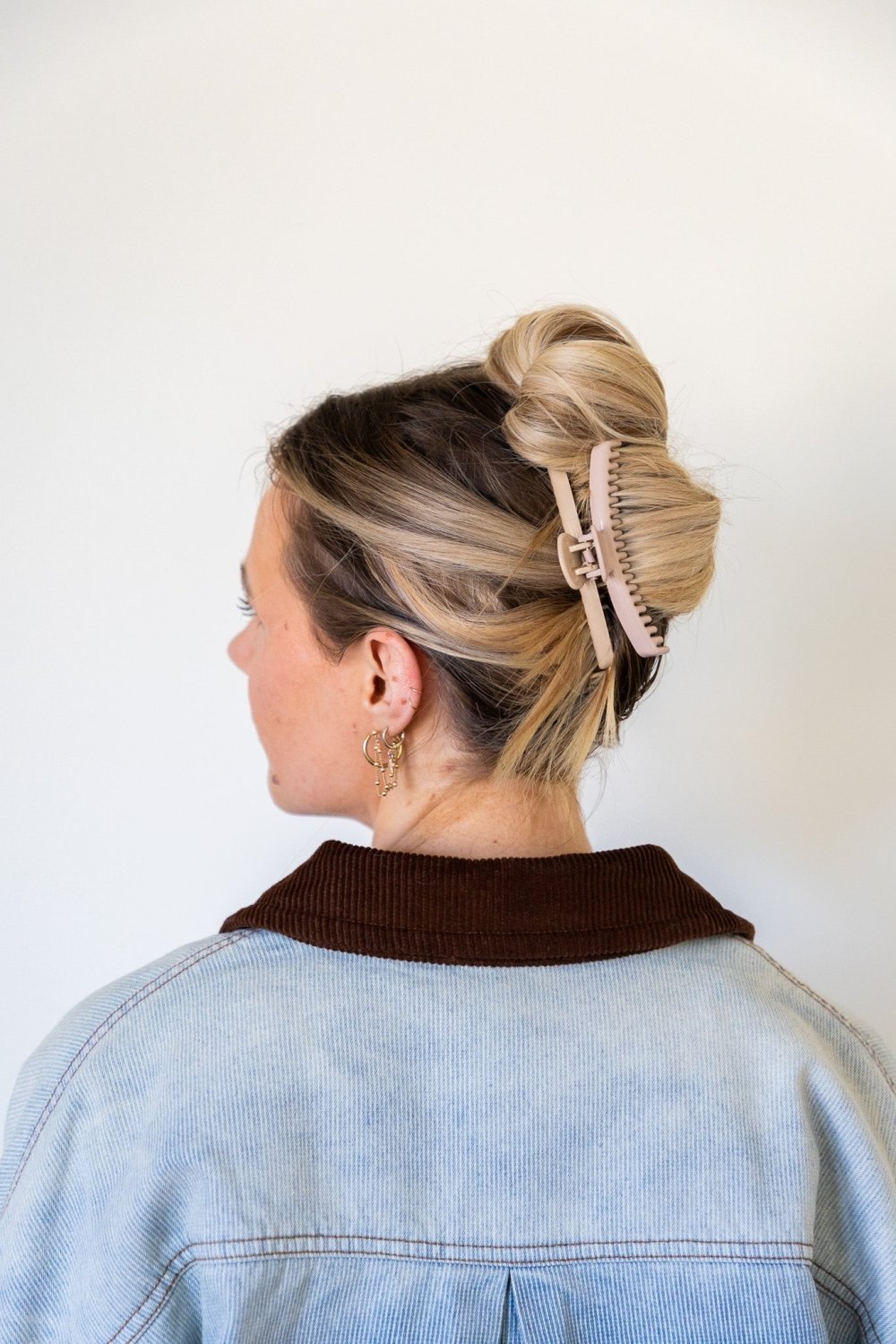 TWO-TONED SHINY MIDI HOLD EVERYTHING CLAW - Poppy & Vine