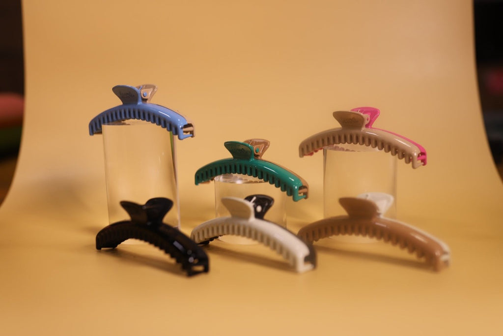 TWO-TONED SHINY MIDI HOLD EVERYTHING CLAW - Poppy & Vine