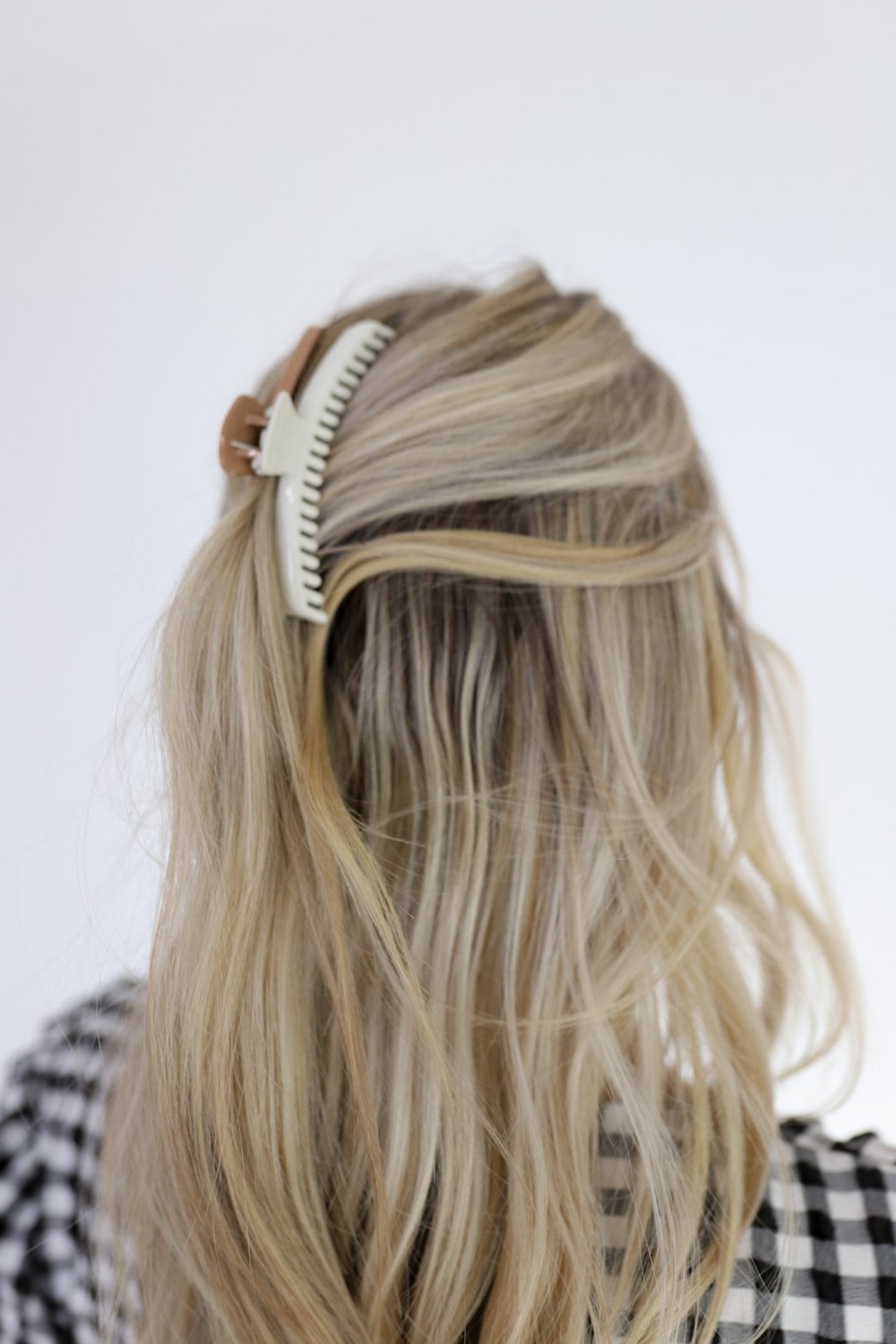 TWO-TONED SHINY MIDI HOLD EVERYTHING CLAW - Poppy & Vine