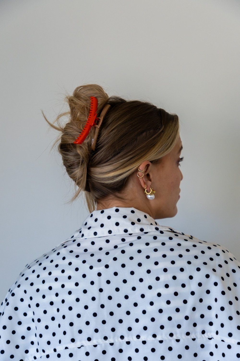 TWO-TONED SHINY MIDI HOLD EVERYTHING CLAW - Poppy & Vine