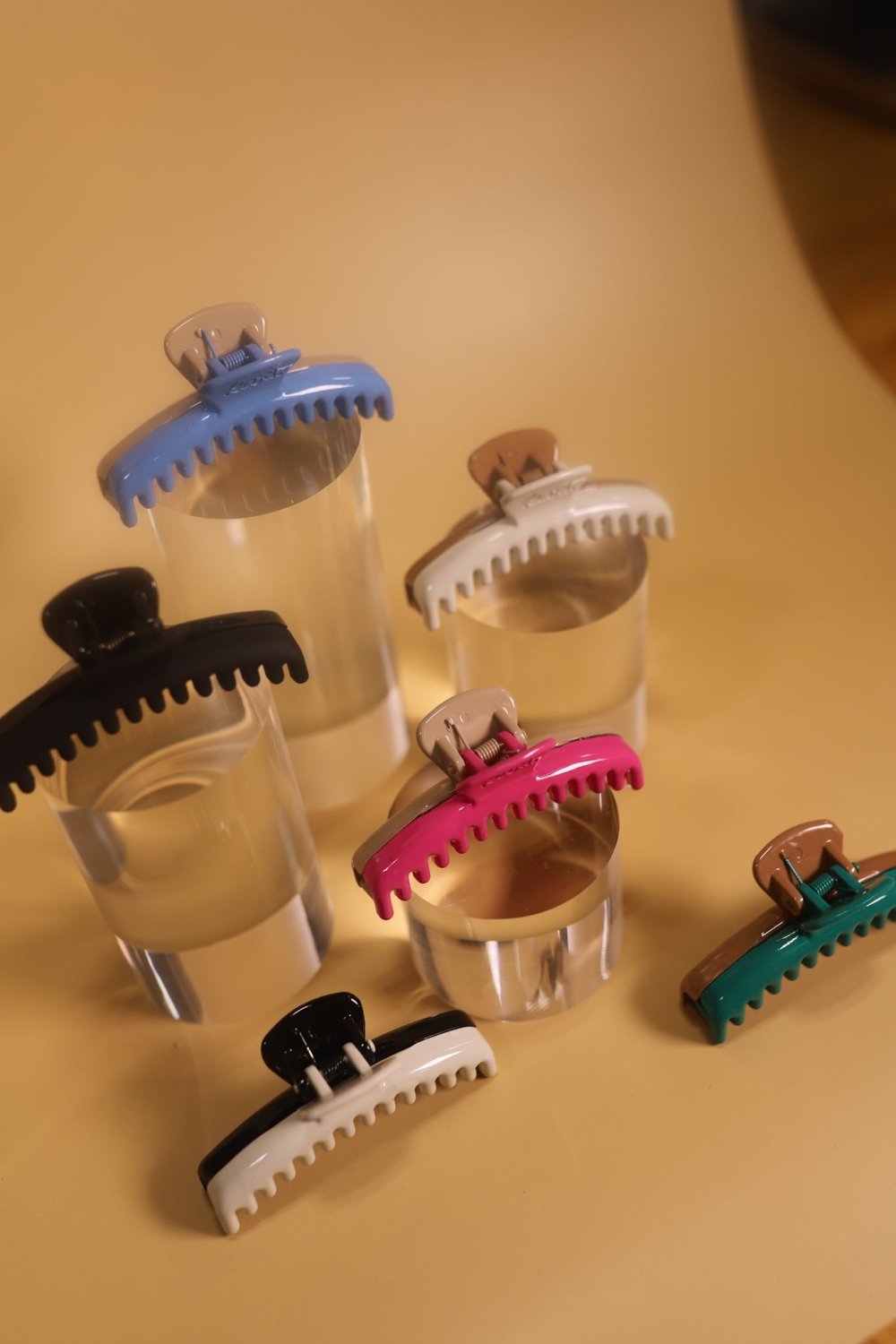 TWO TONED SHINY MINI HOLD EVERYTHING CLAW - Poppy & Vine