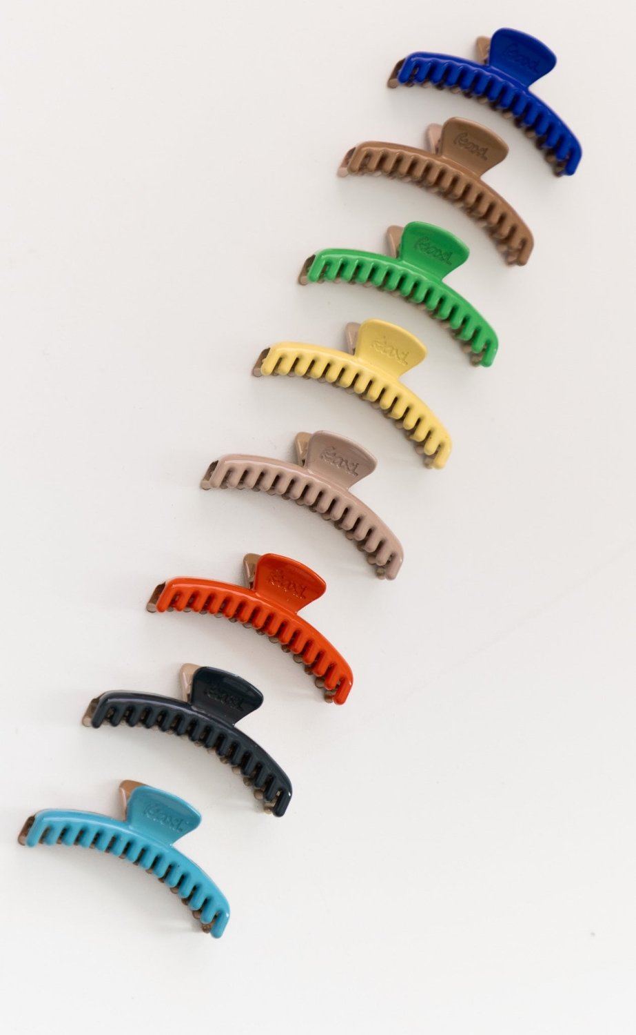 TWO TONED SHINY MINI HOLD EVERYTHING CLAW - Poppy & Vine