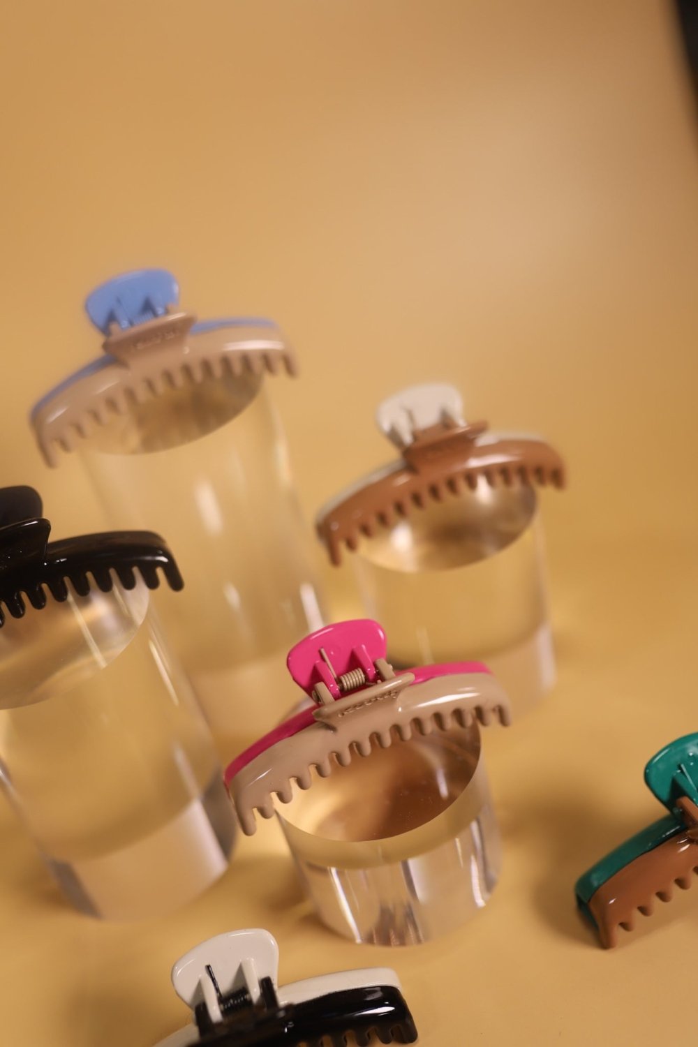 TWO TONED SHINY MINI HOLD EVERYTHING CLAW - Poppy & Vine